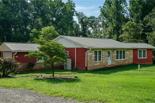 629 Oakland Dr, Elkin, NC 28621 - Photo 1