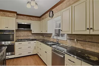 5806 Carriage Lane, Greensboro, NC 27410 - Photo 9
