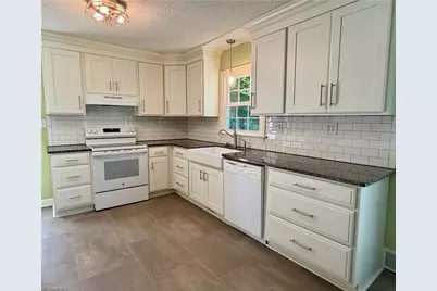 802 Woodland Boulevard, Wilkesboro, NC 28697 - Photo 3