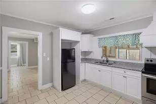 3910 Fairall Dr, Greensboro, NC 27401 - Photo 9
