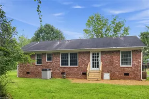 3709 Whitfield Rd, Winston-Salem, NC 27105 - Photo 9