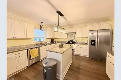 711 Sunrise Avenue, Thomasville, NC 27360 - Photo 9