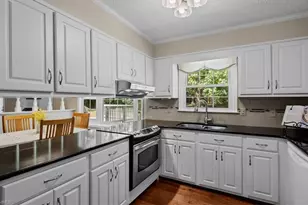 4503 Doncaster Dr, Greensboro, NC 27406 - Photo 9