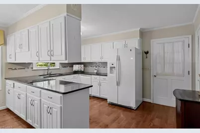 4503 Doncaster Drive, Greensboro, NC 27406 - Photo 7