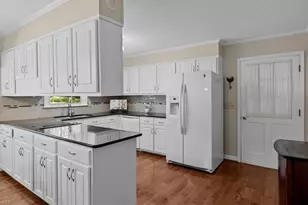 4503 Doncaster Dr, Greensboro, NC 27406 - Photo 7
