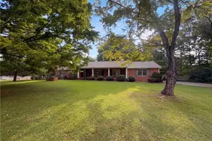 3828 Waterview Rd, High Point, NC 27265 - Photo 17