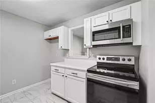 7137 Friendly Ave, Greensboro, NC 27410 - Photo 9