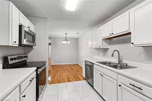 7137 Friendly Ave, Greensboro, NC 27410 - Photo 11