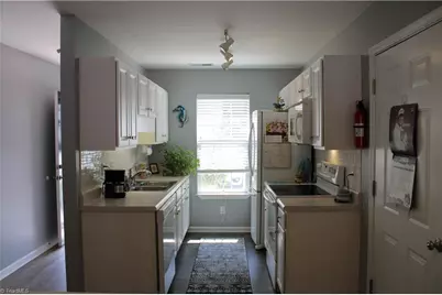 2942 Hyde Place Circle, Winston-Salem, NC 27103 - Photo 5