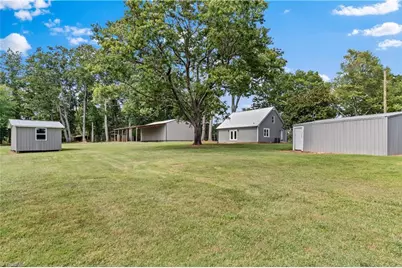 4752 W Old US Highway 421, Hamptonville, NC 27020 - Photo 35
