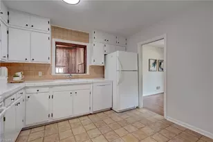3401 Kenmore St, Greensboro, NC 27408 - Photo 7