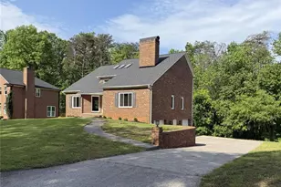 2528 Treetop Ln, Winston-Salem, NC 27101 - Photo 3