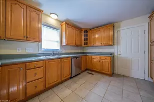 2103 Forest Edge Dr, Greensboro, NC 27406 - Photo 13