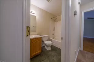 2103 Forest Edge Dr, Greensboro, NC 27406 - Photo 25