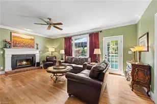 7901 Merrick Ct, Greensboro, NC 27409 - Photo 9