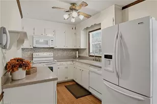 2200 Creekwood Dr, Greensboro, NC 27407 - Photo 9