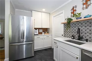 3801 Parkwood Dr, Greensboro, NC 27403 - Photo 11