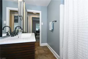 3801 Parkwood Dr, Greensboro, NC 27403 - Photo 27