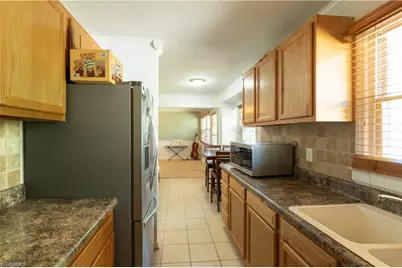 3006 Saxon Place, Greensboro, NC 27406 - Photo 9