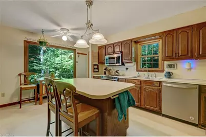 609 Forrest Drive, Reidsville, NC 27320 - Photo 13