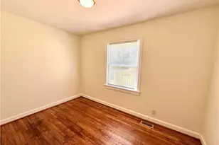 2735 Stratford Dr, Greensboro, NC 27408 - Photo 15