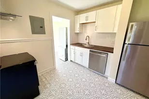 2735 Stratford Dr, Greensboro, NC 27408 - Photo 9