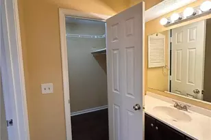6721 River Hills Dr, Greensboro, NC 27410 - Photo 5