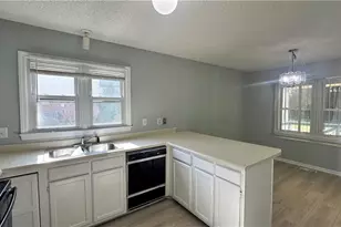 1802 Bristol Rd, Greensboro, NC 27406 - Photo 9