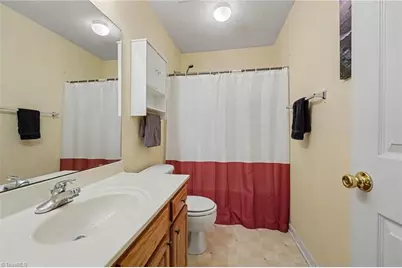 215 Blakes Court, Thomasville, NC 27360 - Photo 21