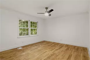 33 Kemp Rd E, Greensboro, NC 27410 - Photo 23