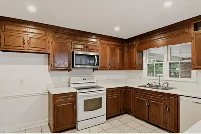 33 Kemp Road E, Greensboro, NC 27410 - Photo 11