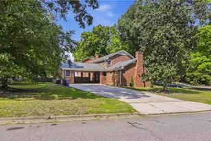 33 Kemp Rd E, Greensboro, NC 27410 - Photo 25
