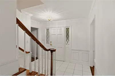 33 Kemp Road E, Greensboro, NC 27410 - Photo 5