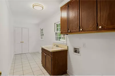 33 Kemp Road E, Greensboro, NC 27410 - Photo 9