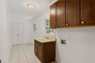 33 Kemp Rd E, Greensboro, NC 27410 - Photo 9