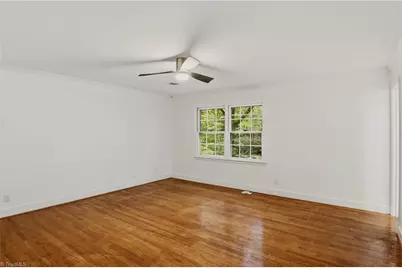 33 Kemp Road E, Greensboro, NC 27410 - Photo 17