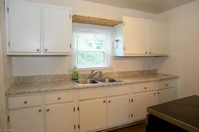 2214 Walker Avenue, Greensboro, NC 27403 - Photo 5