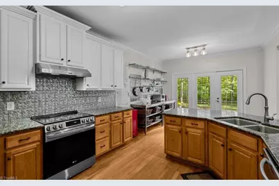 6987 Bethesda Court, Summerfield, NC 27358 - Photo 7