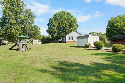 590 N Peace Haven Road, Winston-Salem, NC 27104 - Photo 35