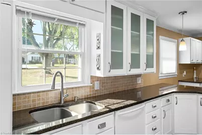 590 N Peace Haven Road, Winston-Salem, NC 27104 - Photo 9