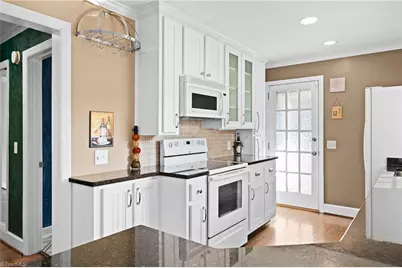 590 N Peace Haven Road, Winston-Salem, NC 27104 - Photo 7