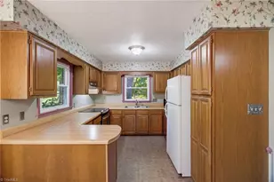1418 Rock Spring St, Greensboro, NC 27405 - Photo 11