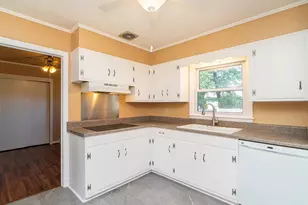 1901 Lynnwood Dr, Burlington, NC 27215 - Photo 11