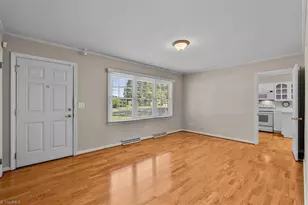 212 W Gilbreath St, Graham, NC 27253 - Photo 5