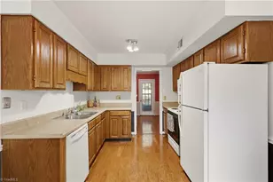 3936 New Garden Park, Greensboro, NC 27410 - Photo 9