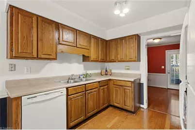 3936 New Garden Park, Greensboro, NC 27410 - Photo 9
