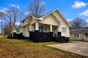 15 College St, Thomasville, NC 27360 - Photo 1
