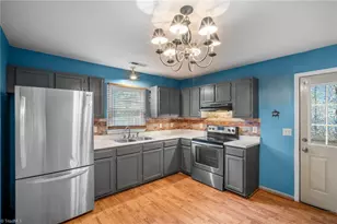 609 Forest Brook Dr, Greensboro, NC 27406 - Photo 5