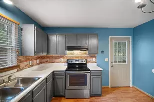 609 Forest Brook Dr, Greensboro, NC 27406 - Photo 7