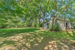 227 Asheboro St, Liberty, NC 27298 - Photo 19
